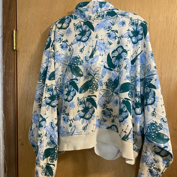 Fabletics Cream Pullover - Picture 2 of 4